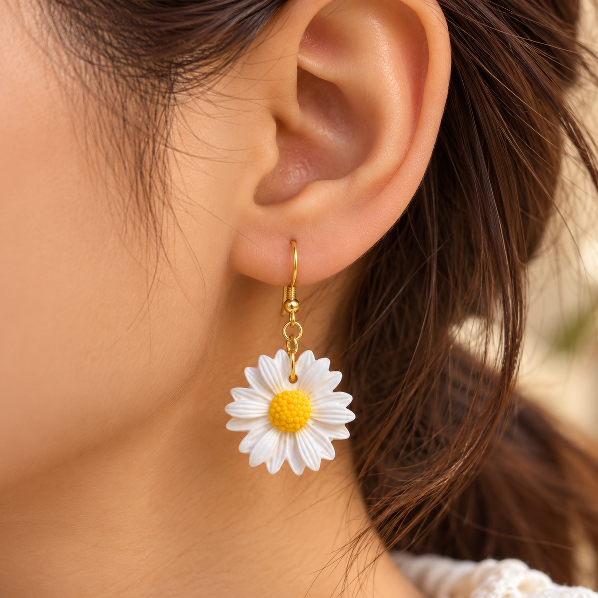 Daisy Bloom White Floral Earrings